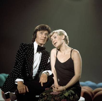 Schlagerduett REX GILDO und GITTE beim gemeinsamen Auftritt in der Schlagersendung: Hit-Journal, 1974. kpa Grimm, *** Schlager duet REX GILDO and GITTE perform together in the hit show Hit Journal 1974 kpa Grimm Copyright: ArthurxGrimm UnitedArchives00663643