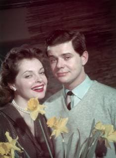 WALTER GILLER als Kurt, NADJA TILLER als Billie, Studioaufnahmen zu Schloß Gripsholm , 1963. Fernsehen, Liebensfilm, 60er, Paar, Deutschland 1963 *** WALTER GILLER as Kurt NADJA TILLER as Billie Studio recordings for Castle Gripsholm 1963 Television Love film 60s couple Germany 1963 Copyright: ArthurxGrimm UnitedArchives00665437