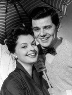 WALTER GILLER als Kurt, NADJA TILLER als Billie, Studioaufnahmen zu Schloß Gripsholm , 1963. Film, Fernsehen, Liebensfilm, 60er, Paar, Deutschland 1963 *** WALTER GILLER as Kurt NADJA TILLER as Billie Studio recordings for Castle Gripsholm 1963 Film Television Love film 60s couple Germany 1963 Copyright: ArthurxGrimm UnitedArchives00665439