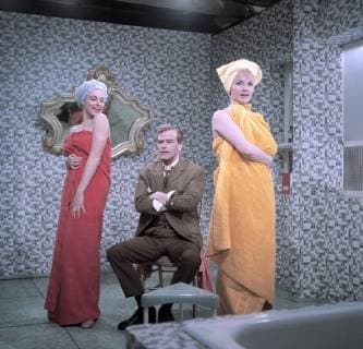 FRÜHSTÜCK IM DOPPELBETT D 1963 - Axel von Ambesser Die Qual der Wahl: Claudia (ANN SMYRNER), Henry (O.W. FISCHER) und Liane (LISELOTTE PULVER) Film, Fernsehen, Komödie, 60er, Deutschland 1963 Copyright: ArthurxGrimm UnitedArchives00666238