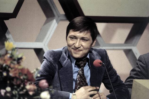 RAINER WERNER FASSBINDER junge Regisseur RAINER WERNER FASSBINDER als Rategast in der Quizsendung: Dalli Dalli , 1974., Copyright: ArthurxGrimm UnitedArchives00670488