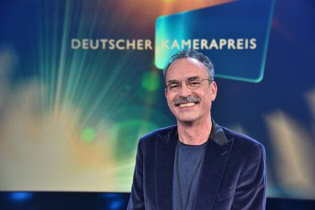 Entertainment Themen der Woche KW19 Entertainment Bilder des Tages Ehrenpreis des deutschen Kamerapreises erhält in diesem Jahr Der Bildgestalter Benedict Neuenfels bei der Preisverleihung des 29. Deutschen Kamerapreises. Hier werden Kameraleute und Editoren für ihre herausragende Leistung ausgezeichnet. *** Honorary Award of the German Camera Award this year The image designer Benedict Neuenfels receives the 29th German Camera Award at the award ceremony This is where cameramen and editors are honored for their outstanding performance