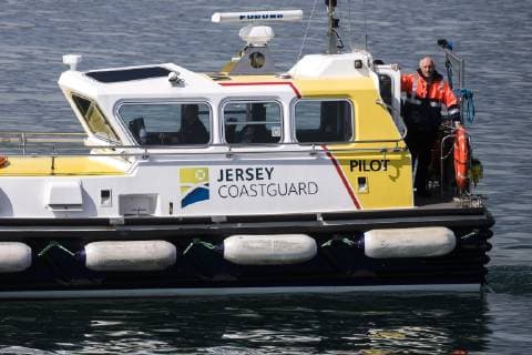 St Helier, Jersey April 29, 2019 - Image of Jersey coastguard boat at he arrival on Jersey Island GARDES COTES, SURVEILLANCE, CONTROLE, ESPACE SCHENGEN, ILLUSTRATION, ILLUSTRATIF, GENERIQUE, SORTIE DE L ESPACE SCHENGEN, DEPENDANCE COURONNE BRITANNIQUE, PASSEPORT, FRONTIERE, FRONTALIER, ESPACE MARITIME, DOUANES, FORMALITES DOUANIERES, PAF, POLICE AUX FRONTIERES, ILES ANGLO NORMANDES, INSULAIRE, VOYAGE, BATEAU,  Copyright: xVincentxIsorex