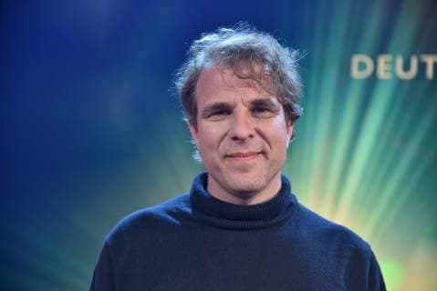 Kameramann Thomas Wittmann, Preisträger in der Kategorie Kamera journalistische Kurzformate für Wir in Bayern - Die hohe Küche bei der Preisverleihung des 29. Deutschen Kamerapreises. Hier werden Kameraleute und Editoren für ihre herausragende Leistung ausgezeichnet.