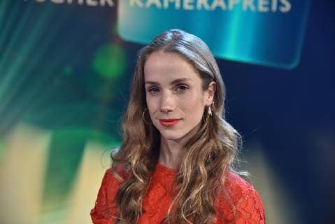 Die Bildgestalterin Natascha Vavrina, Preisträgerin des Nachwuchspreises für Echo bei der Preisverleihung des 29. Deutschen Kamerapreises. Hier werden Kameraleute und Editoren für ihre herausragende Leistung ausgezeichnet.