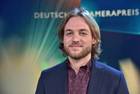 Kameramann Karl Kürten , Preisträger in der Kategorie Kamera Kurzfilm für I grew a Statue bei der Preisverleihung des 29. Deutschen Kamerapreises. Hier werden Kameraleute und Editoren für ihre herausragende Leistung ausgezeichnet.