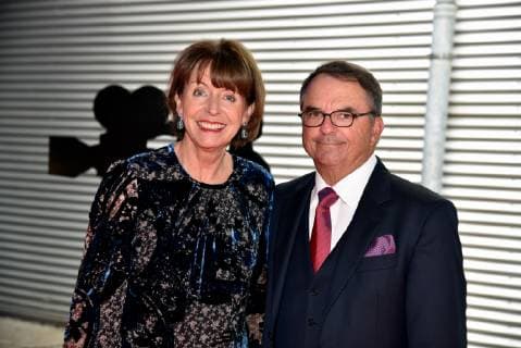 Die Oberbürgermeisterin der Stadt Köln Henriette Reker und ihr Mann Perry Somers bei der Preisverleihung des 29. Deutschen Kamerapreises. Hier werden Kameraleute und Editoren für ihre herausragende Leistung ausgezeichnet.