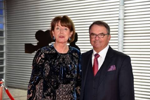 Die Oberbürgermeisterin der Stadt Köln Henriette Reker und ihr Mann Perry Somers bei der Preisverleihung des 29. Deutschen Kamerapreises. Hier werden Kameraleute und Editoren für ihre herausragende Leistung ausgezeichnet.