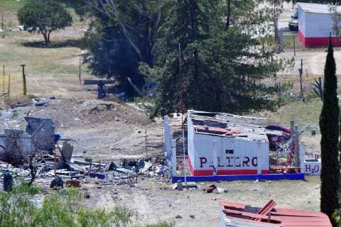 News Bilder des Tages Mexiko, Explosion in Pulverfabrik in Tultepec May 11, 2019 - EUM20190511SOC01.JPG .TULTEPEC, Mex. ExplosionExplosion-Pirotecnia.- 11 de mayo de 2019. Explosion de un polvorin en la zona conocida como La Sauceda deja un saldo de una persona fallecida y cuatro lesionados en el municipio mexiquense de Tultepec, confirma el gobierno del Estado de Mexico. Foto: Agencia EL UNIVERSALHugo GarciaEELG Copyright: xElxUniversalx