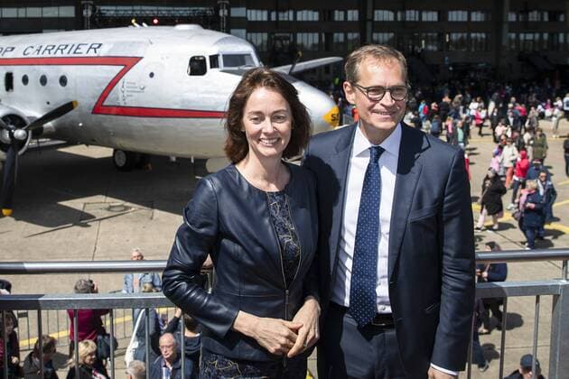 News Themen der Woche KW19 News Bilder des Tages Berlins Regierender Buergermeister Michael Mueller und Justizministerin Katarina Barley bei der Fest der Luftbruecke fuer die 70. Jahren nach der Ende der Blockade am Tempelhofer Feld in Berlin am 12. Mai 2019. Fest der Luftbruecke in Berlin *** Berlins Governing Mayor Michael Mueller and Minister of Justice Katarina Barley at the Airlift Festival for the 70 years after the end of the blockade at Tempelhofer Feld in Berlin on 12 May 2019 Airlift Festival in Berlin