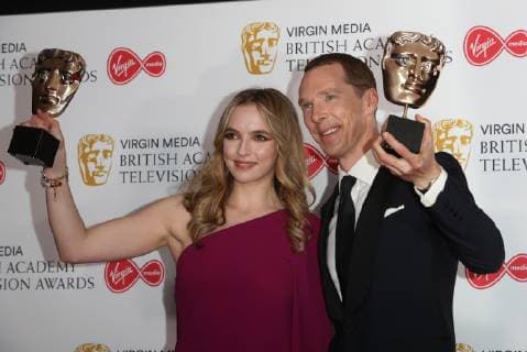 . Benedict Cumberbatch with his Leading Actor award and Jodie Comer with her Leading Actress award at the BAFTA Television Awards in London.  xStephenxLockx xi-Imagesx IIM-19668-0069