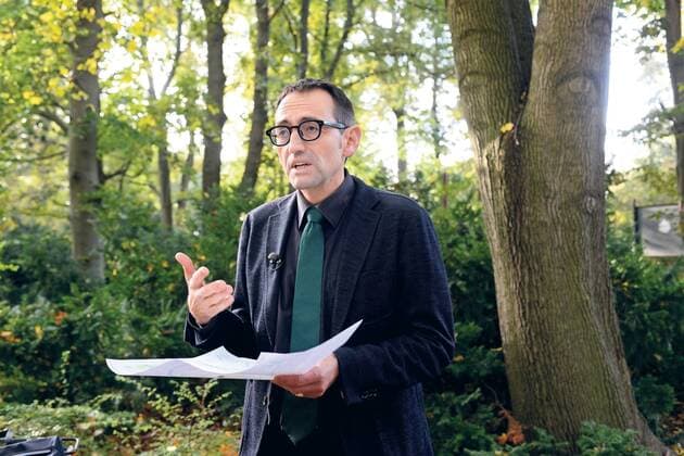 Bezirksbürgermeister von Berlin Mitte, Stephan von Dassel bei einer PK im Tiergarten zum Thema Obdachlosen im Park Berlin Berlin Deutschland Copyright: xMikexWolffx