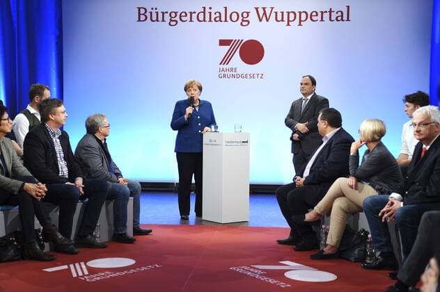 News Themen der Woche KW20 News Bilder des Tages Angela Merkel beim Bürgerdialog 70 Jahre Grundgesetz in der Villa Madia. Wuppertal, 13.05.2019 *** Angela Merkel at the civil dialogue 70 years Basic Law in the Villa Madia Wuppertal 13 05 2019 Foto:xJ.xKrickx xFuturexImage