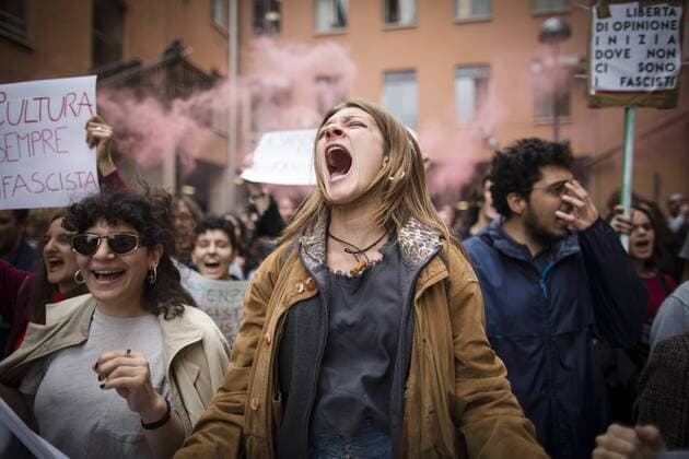 News Themen der Woche KW20 News Bilder des Tages May 13, 2019 - Rome, Italy - Students of the Rome s Sapienza university demonstrate, on May 13, 2019 in Rome, against the far-right movement Forza Nuova. Forza Nuova (Fn) tried to stop the lecture of suspended Riace s mayor Mimmo Lucano s. Lucano had been suspended from his role and is not allowed to return to Riace due to allegations of involvement in aiding illegal immigration Rome Italy  - ZUMAn230 20190513_zaa_n230_199 Copyright: xChristianxMinellix