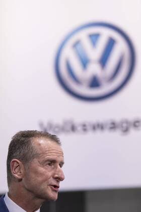 14.05.2019, xkvx, Wirtschaft Auto, Volkswagen - 59. ordentliche Hauptversammlung 2019 emspor, v.l. Dr. Herbert Diess (Vorstandsvorsitzender Volkswagen AG und Vorsitzender des Markenvorstands Volkswagen Pkw) Berlin *** 14 05 2019, xkvx, Wirtschaft Auto, Volkswagen 59 Annual General Meeting 2019 emspor, v l Dr Herbert Diess Chairman of the Board of Management of Volkswagen AG and Chairman of the Board of Management of the Volkswagen Passenger Cars brand Berlin