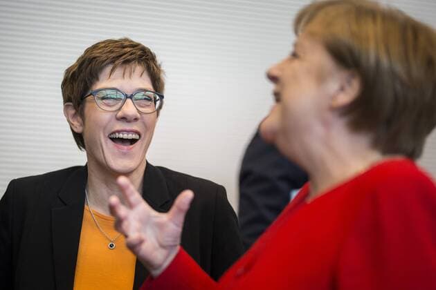 News Themen der Woche KW20 News Bilder des Tages Annegret Kramp-Karrenbauer (L), Parteivorsitzende der CDU, und Bundeskanzlerin Angela Merkel, CDU, aufgenommen vor der Fraktionssitzung der CDU CSU-Bundestagsfraktion in Berlin, 14.05.2019. Berlin Deutschland *** Annegret Kramp Karrenbauer L , party leader of the CDU, and Chancellor Angela Merkel, CDU, admitted before the parliamentary group meeting of the CDU CSU Bundestag faction in Berlin, 14 05 2019 Berlin Germany Copyright: xFlorianxGaertner photothek.netx