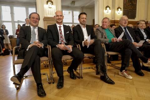 14.05.2019, Düsseldorf. NRW-Ministerpräsident Armin Laschet verleiht den Verdienstorden des Landes Nordrhein-Westfalen. Armin Laschet, Dr. Alexander Gerst, Till Brönner, Christoph Biemann, Armin Maiwald. Düsseldorf Präsidentenschlösschen der Bezirksregierung Düsseldorf, Cecilienallee 2 Nordrhein-Westfalen Deutschland