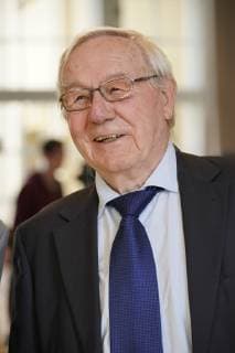Christoph Biemann und Armin Maiwald, Köln WDR, Sendung mit der Maus Bekamen den Landesverdienstorden von Ministerpräsident Armin Laschet CDU am 14.05.2019 in Düsseldorf überreicht. Er ist eine der höchsten Auszeichnungen Nordrhein-Westfalens. Das Land zeichnet damit Bürgerinnen und Bürger für ihre außerordentlichen Verdienste und überragendes Engagement für die Gesellschaft aus. Düsseldorf NRW Deutschland