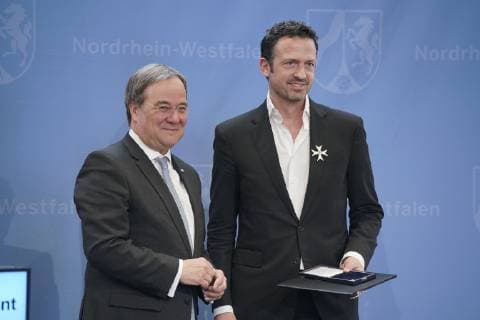 Till Brönner, Berlin Witten, Jazz Trompeter, Nordoff Robbins Musiktherapie Bekam den Landesverdienstorden von Ministerpräsident Armin Laschet CDU am 14.05.2019 in Düsseldorf überreicht. Er ist eine der höchsten Auszeichnungen Nordrhein-Westfalens. Das Land zeichnet damit Bürgerinnen und Bürger für ihre außerordentlichen Verdienste und überragendes Engagement für die Gesellschaft aus. Düsseldorf NRW Deutschland