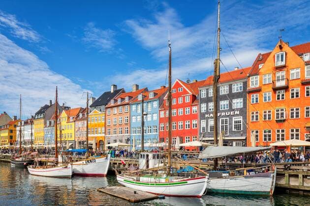 Bunte Häuser und Segelboote am Nyhavn-Kanal, Kopenhagen, Dänemark, Europa Copyright: imageBROKER/KimxPetersen iblkip04890737.jpg