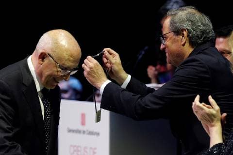 Former president of the Catalan Parliament, Joan Rigol (L), receives from Catalan regional President Quim Torra (2-R) the Cross of Saint George award at a ceremony in Barcelona, Catalonia, north eastern Spain, 16 May 2019. The Cross of Saint George award is handed by the Catalan regional Government to important personalities and social entities for their contributions in Catalonia. Cross of Saint George in Barcelona !ACHTUNG: NUR REDAKTIONELLE NUTZUNG!  Copyright: xAlejandroxGarciax GRAFCAT9206 20190516-636936354643643103