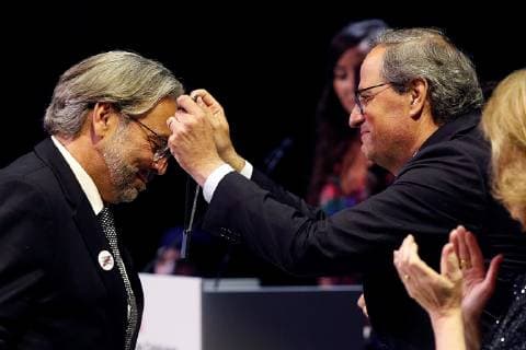 Former president of the Catalan Parliament, Ernest Benach (L), receives from Catalan regional President Quim Torra (2-R) the Cross of Saint George award at a ceremony in Barcelona, Catalonia, north eastern Spain, 16 May 2019. The Cross of Saint George award is handed by the Catalan regional Government to important personalities and social entities for their contributions in Catalonia. Cross of Saint George in Barcelona !ACHTUNG: NUR REDAKTIONELLE NUTZUNG!  Copyright: xAlejandroxGarciax GRAFCAT9195 20190516-636936355360863953