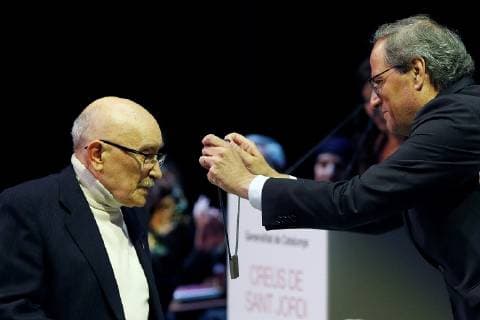 Catalan photographer Antoni Vidal (L) receives from Catalan regional President Quim Torra (R) the Cross of Saint George award at a ceremony in Barcelona, Catalonia, north eastern Spain, 16 May 2019. The Cross of Saint George award is handed by the Catalan regional Government to important personalities and social entities for their contributions in Catalonia. Cross of Saint George in Barcelona !ACHTUNG: NUR REDAKTIONELLE NUTZUNG!  Copyright: xAlejandroxGarciax GRAFCAT9210 20190516-636936371921227564