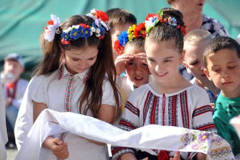 Girls in embroidered shirts and floral crowns are part of a procession celebrating the national garment on the Vyshyvanka Day, Kyiv, capital of Ukraine, May 16, 2019. Ukrinform. Sievierodonetsk locals parade in vyshyvankas  Copyright: xKovalyovxOleksiyx