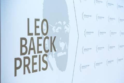 Verleihung des Leo Baeck-Preises 2019 durch den Zentralrat der Juden in Deutschland am Donnerstag (16.05.19) in Berlin an den Vorstandsvorsitzenden des Axel-Springer-Konzerns, Mathias Doepfner (Döpfner). Der Zentralrat der Juden ehrt Doepfner fuer sein jahrzehntelanges, ausserordentliches Engagement fuer die juedische Gemeinschaft und fuer den Staat Israel. Der mit 10.000 Euro dotierte Leo-Baeck-Preis ist die hoechste Auszeichnung des Zentralrats. Doepfner habe sich in zahlreichen Artikeln und Reden mit Antisemitismus in all seinen Formen in Deutschland auseinandergesetzt. Die Erinnerung an die Schoah und die daraus resultierende Verantwortung Deutschlands gegen jede Form von Intoleranz und fuer Israel seien ihm ein Herzensthema. (Siehe epd-Bericht vom 17.05.2019) Zentralrat der Juden zeichnet Springer-Vorstand Doepfner aus