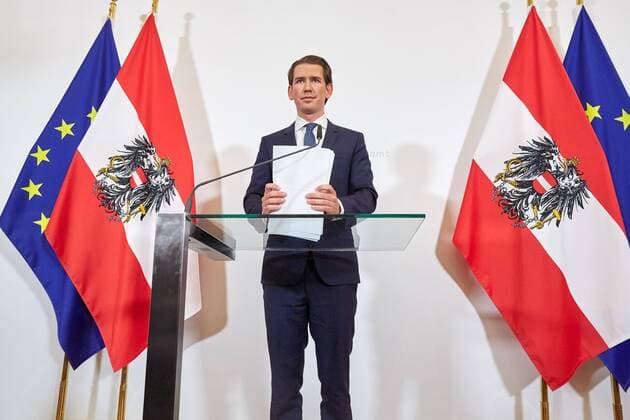 News Themen der Woche KW20 News Bilder des Tages - Wien 18.05.2019 - Knapp vor der EU-Wahl steht Österreichs Bundeskanzler Sebastian Kurz (ÖVP) schwer unter Druck. Deutsche Medien veröffentlichten gestern ein Enthüllungsvideo, auf dem der FPÖ-Vizekanzler im Juli 2017 mit einer vermeintlichen russischen Investorin auf Ibiza u.a. über milliardenschwere Staatsaufträge für Parteispenden spricht. Vizekanzler Strache trat bereits am Vormittag zurück. Heute am Abend erst äusserte sich Bundeskanzler Kurz zu den Vorgängen bei seinem Koalitionspartner PHOTO: der österreichische Bundeskanzler Sebastian Kurz kündigt während seiner Stellungnahme Neuwahlen an. Just before the EU election, Austria s Federal Chancellor Sebastian Kurz (ÖVP) is under heavy pressure. Yesterday, the German media published an unveiling video in which the FPÖ vice-chancellor talks about billionaire state contracts fo 