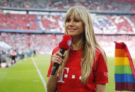 Heidi Klum Heidi Klum mit Bayern Mikrophon in der Allianz Arena, München Bayern Deutschland Allianz Arena