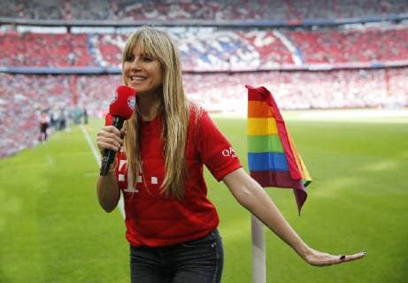 Heidi Klum Heidi Klum mit Bayern Mikrophon in der Allianz Arena, München Bayern Deutschland Allianz Arena