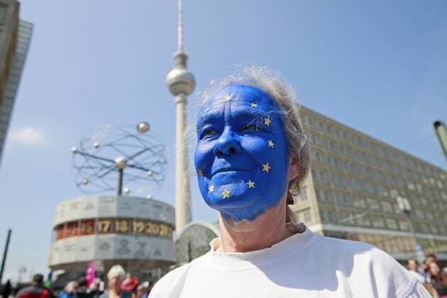News Themen der Woche KW20 Menschen nehmen einer Demonstration mit dem Motto Ein Europa fuer Alle, Deine Stimme gegen Nationalismus in Berlin am 19. Mai 2019. Demonstration fuer Europa gegen Nationalismus in Berlin *** People take part in a demonstration with the motto A Europe for All, Your Voice Against Nationalism in Berlin on May 19, 2019 Demonstration for Europe Against Nationalism in Berlin