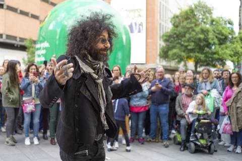 May 19, 2019 - Madrid, Spain - Lebanese violinist Ara Malikian during the digital concert in the Plaza de Callao in Madrid, presents his latest album, Royal Garage May 18, 2019 madrid spain Madrid Spain  - ZUMAn230 20190519_zaa_n230_044 Copyright: xOscarxGonzalezx