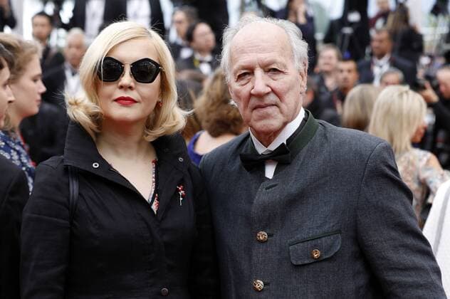 Entertainment Themen der Woche KW20 Entertainment Bilder des Tages Lena Herzog with husband Werner Herzog attending the A Hidden Life premiere during the 72nd Cannes Film Festival at the Palais des Festivals on May 19, 2019 in Cannes, France *** Lena Herzog with husband Werner Herzog attending the A Hidden Life premiere during the 72nd Cannes Film Festival at the Palais des Festivals on May 19, 2019 in Cannes, France Foto:xD.xBedrosianx xFuturexImage
