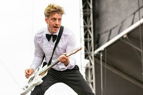 Entertainment Bilder des Tages May 19, 2019 - Columbus, Ohio, U.S - NICHOLAUS ARSON (NIKLAS ALMQVIST) of The Hives during the Sonic Temple Music Festival at the MAPFRE Stadium in Columbus, Ohio Columbus U.S. - ZUMAs135 20190519_zap_s135_083 Copyright: xDanielxDeSloverx