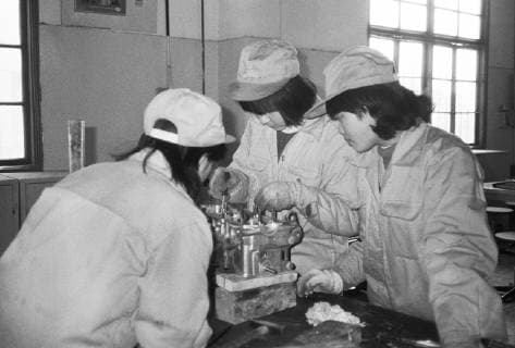China, Shanghai 14.06.1989 Foto: Produktion im VW-Werk Stadtfotos *** China, Shanghai 14 06 1989 Photo production in VW plant City photos
