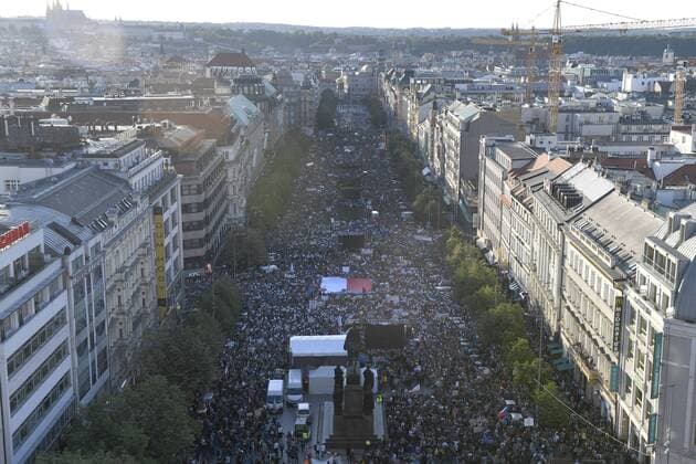News Themen der Woche KW21 News Bilder des Tages About 50,000 people joined another protest held by Million Moments for Democracy NGO, demanding resignation of Justice Minister Marie Benesova and against Prime Minister Andrej Babis, at Wenceslas Square, Prague, Czech Republic, on Wednesday, May 21, 2019. (CTKxPhoto MichalxKamaryt) CTKPhotoP201905210960101  _KMT9610