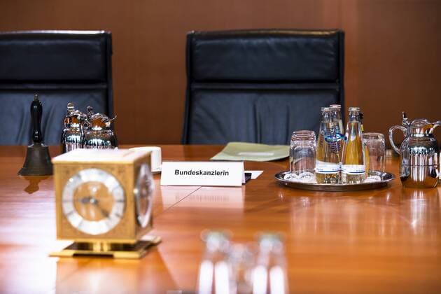 Der leere Platz der Bundeskanzlerin am Kabinettstisch vor der woechentlichen Kabinettsitzung im Kanzleramt in Berlin am 22. Mai 2019. Kabinettsitzung der Bundesregierung