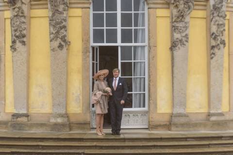 Besuch des Königs und der Königin der Niederlande im Land Brandenburg Deutschland, Potsdam - 22 05 2019: Fototermin vor dem Schloss Sanssouci in Potsdam. Im Bild sind Ihre Majestät Königin Maxima und Seine Majestät König Willem-Alexander vor dem Schloss Sanssouci zu sehen. Potsdam Brandenburg Deutschland