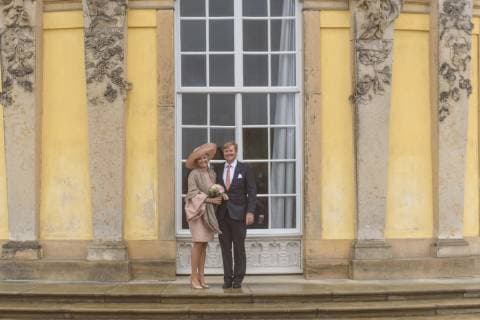 Besuch des Königs und der Königin der Niederlande im Land Brandenburg Deutschland, Potsdam - 22 05 2019: Fototermin vor dem Schloss Sanssouci in Potsdam. Im Bild sind Ihre Majestät Königin Maxima und Seine Majestät König Willem-Alexander vor dem Schloss Sanssouci zu sehen. Potsdam Brandenburg Deutschland
