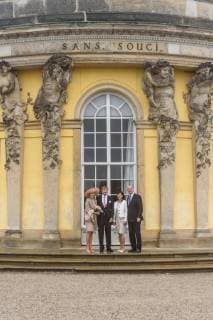 Besuch des Königs und der Königin der Niederlande im Land Brandenburg Deutschland, Potsdam - 22 05 2019: Fototermin vor dem Schloss Sanssouci in Potsdam. Im Bild sind (v.l.n.r.) Ihre Majestät Königin Maxima, Seine Majestät König Willem-Alexander, Susanne Woidke und Dietmar Woidke vor dem Schloss Sanssouci zu sehen. Potsdam Brandenburg Deutschland