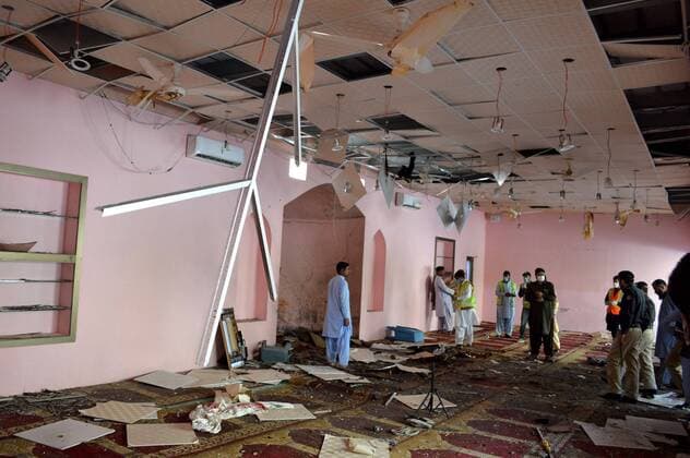 News Themen der Woche KW21 News Bilder des Tages (190524) -- QUETTA, May 24, 2019 -- Security officials examine the blast site at a mosque in southwest Pakistan s Quetta on May 24, 2019. At least two people were killed and 25 others injured when an explosion ripped through a mosque in Quetta city of Pakistan s southwest Balochistan province on Friday, hospital officials said. ) PAKISTAN-QUETTA-MOSQUE-BLAST Irfan 