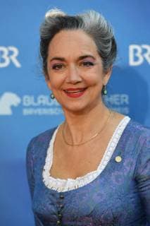 Irina WANKA (Schauspielerin) Einzelbild,angeschnittenes Einzelmotiv,Portraet,Portrait,Porträt. Roter Teppich,Red Carpet,Bayerischer Fernsehpreis 2019 am 24.05.2019.