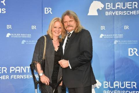 Leslie Mandoki mit Ehefrau Bayerische Fernsehpreis 2019 Verleihung des Bayerischen Fernsehpreis im Prinzregententheater München 23.Mai 2019