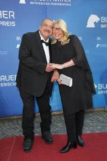 Joseph Hannesschlaeger mit Ehefrau Bettina, Bayerischer Fernsehpreis 2019 im Prinzregententheater in Muenchen am 25.05.2019