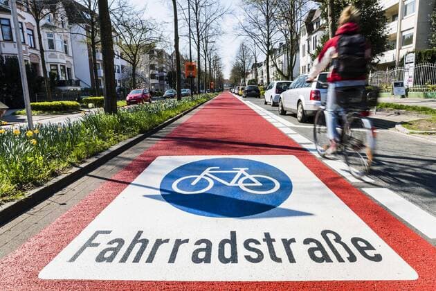 Die neue Fahrradstraße Parkallee. Fahrradstadt Bremen - 09.04.2019 - Bremen. Laut einer Umfrage des Allgemeinen Deutschen Fahrrad-Clubs ist Bremen die fahrradfreundlichste Großstadt in Deutschland. Bremen 09.04.2019 - Reportage: Fahrradstadt Bremen.