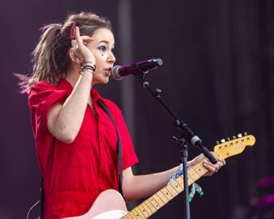 May 25, 2019 - Napa, California, U.S - LYDIA KNIGHT of The Regrettes during the BottleRock Music Festival in Napa, California Napa U.S. - ZUMAs135 20190525_zap_s135_010 Copyright: xDanielxDeSloverx