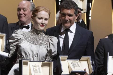Best actor winners Emily Beecham and Antonio Banderas at the award ceremony during the 72nd Cannes Film Festival at the Palais des Festivals on May 25, 2019 in Cannes, France