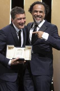 Antonio Banderas poses with his Best Actor Award for his performance in the movie Dolor y Gloria Pain and Glory Leid und Herrlichkeit with President of the Jury Alejandro Gonzalez Inarritu at the award ceremony during the 72nd Cannes Film Festival at the Palais des Festivals on May 25, 2019 in Cannes, France